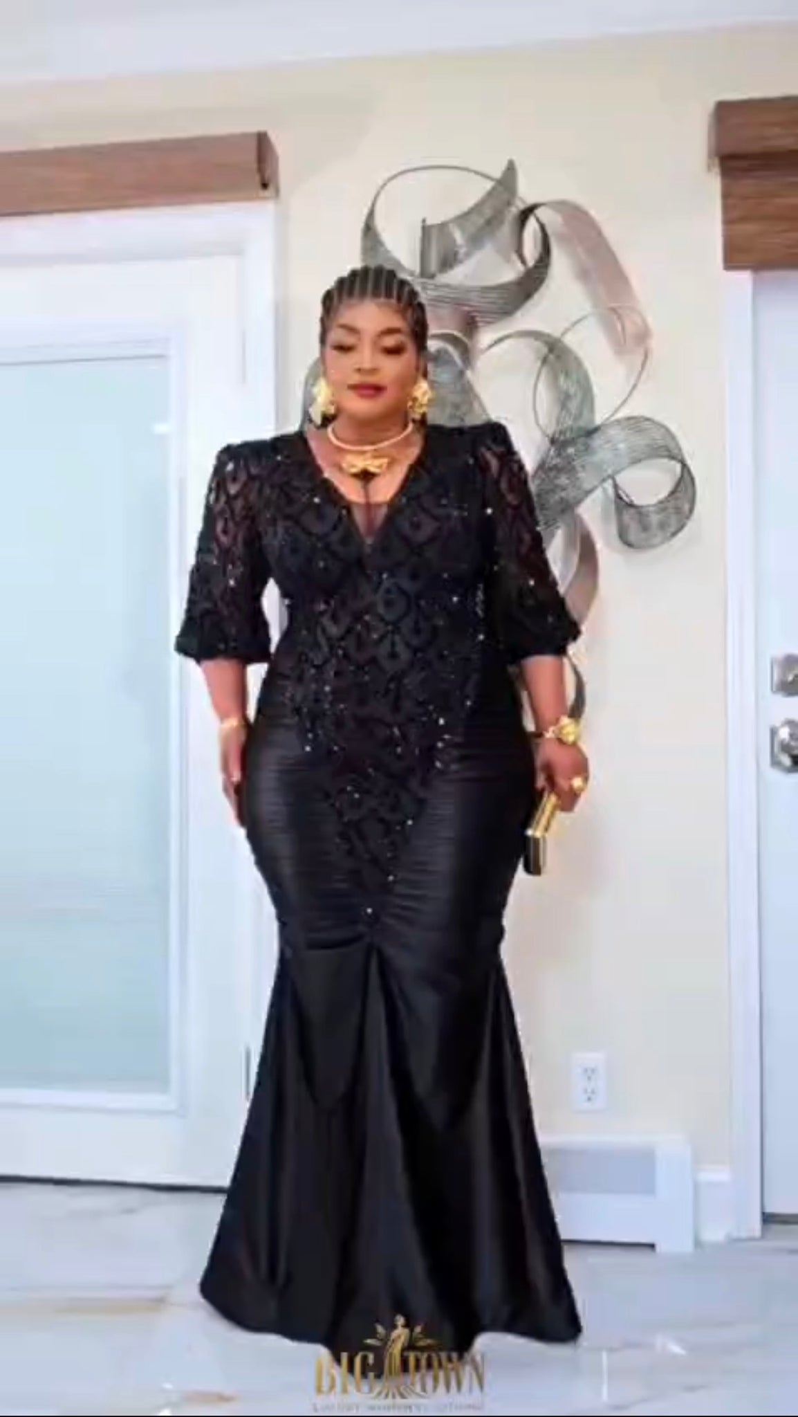 Luxury Black Lace Sculpted pattern Evening Gown
