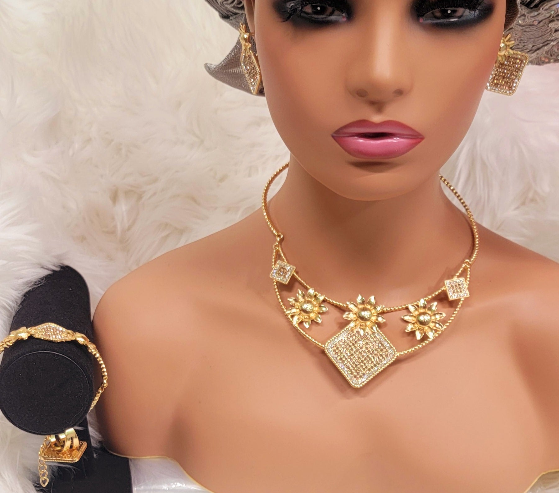 Beautiful dressing jewelries - Godshandfashion - Picture 1