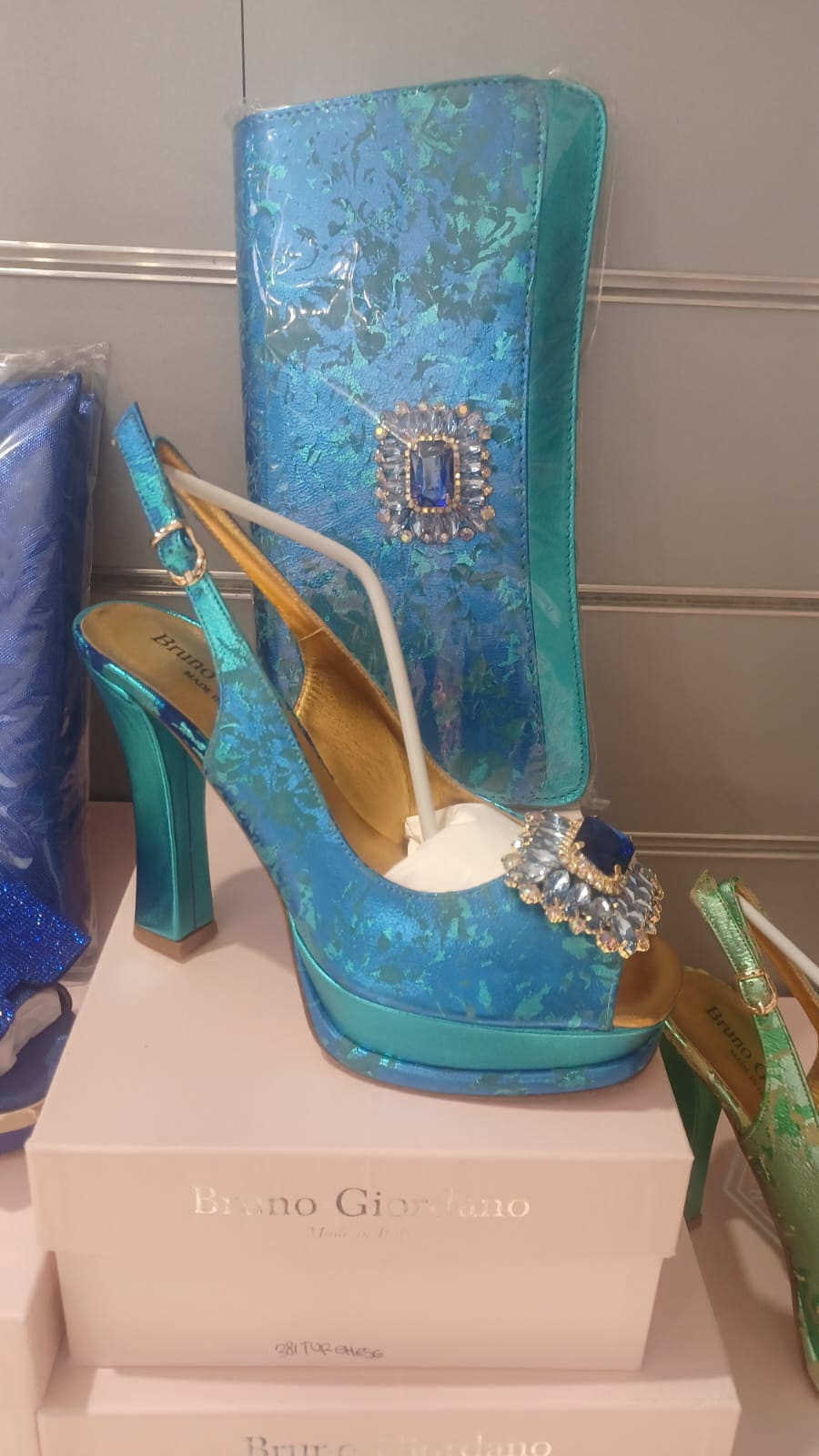 Beautiful Italian Shoe and Bag Set in USA - Godshandfashion -